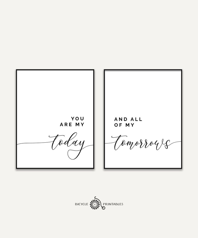 以下が含まれることがあります： 「You are my today」と「And all of my tomorrows」というテキストが書かれた、白黒の印刷可能な壁掛けアートプリント2枚。