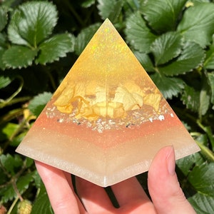 Flower Petal Resin Pyramid