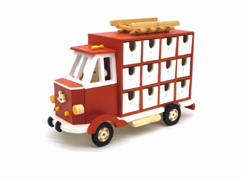 calendario dell'avvento in legno rosso a forma di camion - red advent calendar wood