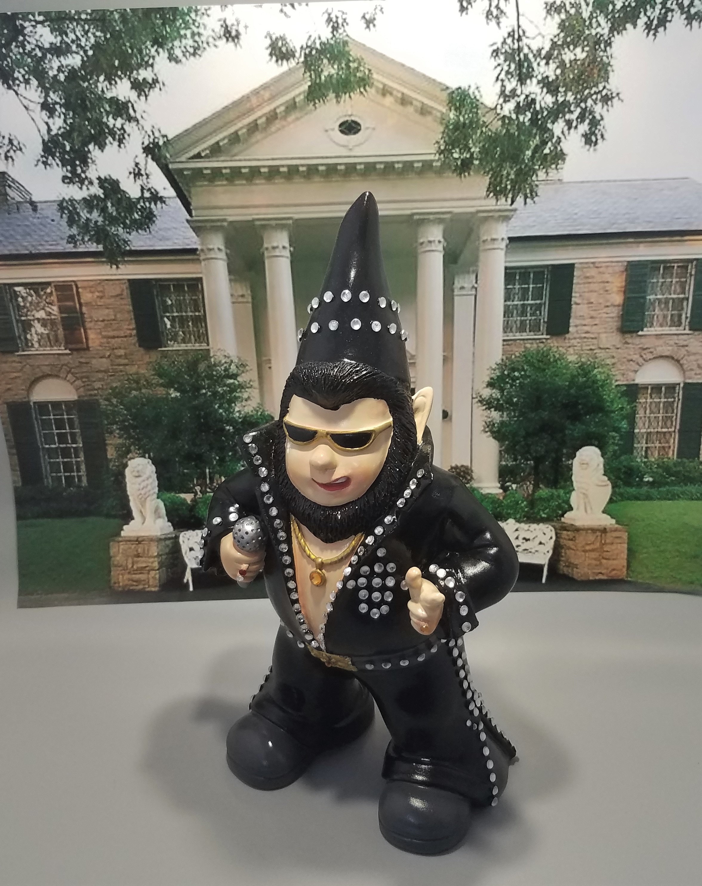 ELVIS Garden Gnome con su traje de cuero negro con gafas Etsy