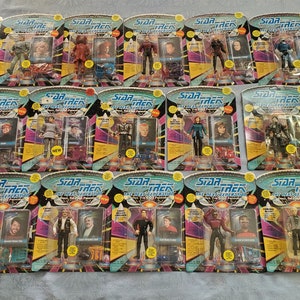 Vintage 1993 Unpunched  Star Trek The Next Generation Space: The Final Frontier 21 Action Figures Skybox Playmates Collector Card, Gear Base