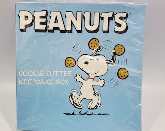 Vintage 1990s Sealed and Unopened Peanuts Cookie Cutters Keepsake Box with Snoopy and Charlie Brown 4" Blue Plastic Cutters