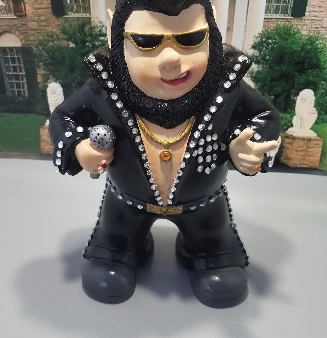 ELVIS Garden Gnome con su traje de cuero negro con gafas Etsy