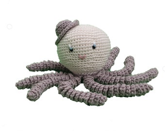 Poulpe amigurumi pour nouveau-né en gris, idéal comme cadeau de naissance.