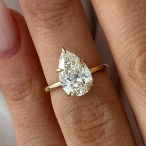 2.5 Carat Pear Cut Lab Grown Hidden Halo Engagement Ring / Pear Shape VS1 F CVD Diamond Ring / 5 Claw Prong CVD Diamond E VS1 IGI Certified