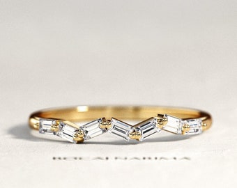 Baguette Diamond Ring / 14k 18k Yellow Gold Ring / Asymmetric Baguette Cut Wedding Band / Minimalist Ring / Dainty Zigzag Wedding Ring