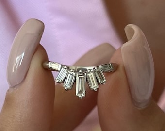 Crown Baguette Lab Diamond Ring / 0.6ct Chevron Diamond Ring / White Gold Wedding Band / V Shape Wedding Ring / Art Deco Ring / Crown Ring