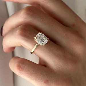 Bague de fiançailles taille coussin / Bague coussin en moissanite 4 carats / Diamants de laboratoire 0,5 ct / Bague halo caché en or rose / Bague de fiançailles 4 carats