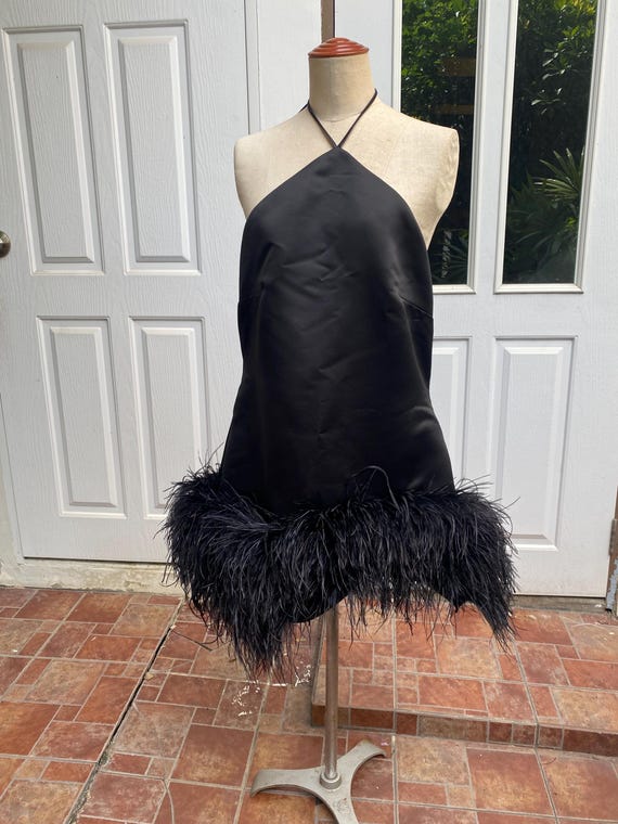 backless feather dress White Feathers Halter Mini Plus Size Wedding Dress Second Wedding Dress Alternative Tie back Wedding Dress For Women Short Dress Size:Select 2ndjunechecks 90's Wedding Trends Found Sequin dress %0D%0A%0D%0A%26nbsp%3B%0D%0A%0D%0A%26nbsp%3B%0D%0A*%26nbsp%3BOrder%20one%20size%20up%20for%20a%20relaxed%20fit