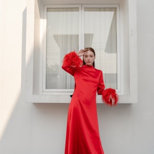 red prom dress with feathers Lace Mesh & Feather Halter Neck Sexy Gown The fabric in this Rachel Allan Prom dress is Stretch Tulle Avianna Red Mermaid V Neck