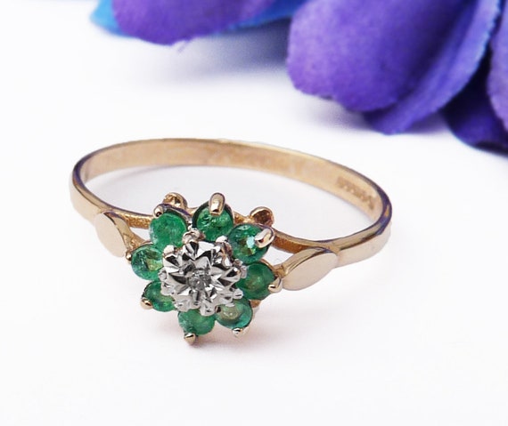 Segunda mano d cada de 1980 9ct oro esmeralda y diamante anillo de