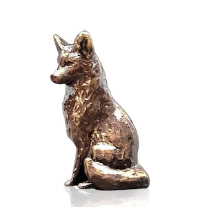 Miniatura de bronze feita à mão, raposa sentada