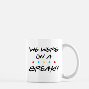 フレンズ コーヒーマグ - 私たちは休憩中だった 名言 - ロス、レイチェル、ジョーイ、モニカ、チャンドラー、フィービー - フレンズ TV 番組 映画 90 年代 - 11 オンス 15 オンス セラミック コーヒーマグ