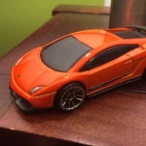 Hot wheels 2010 Lamborghini Gallardo LP-570-4 Superleggera-1/64 diecast car image 2