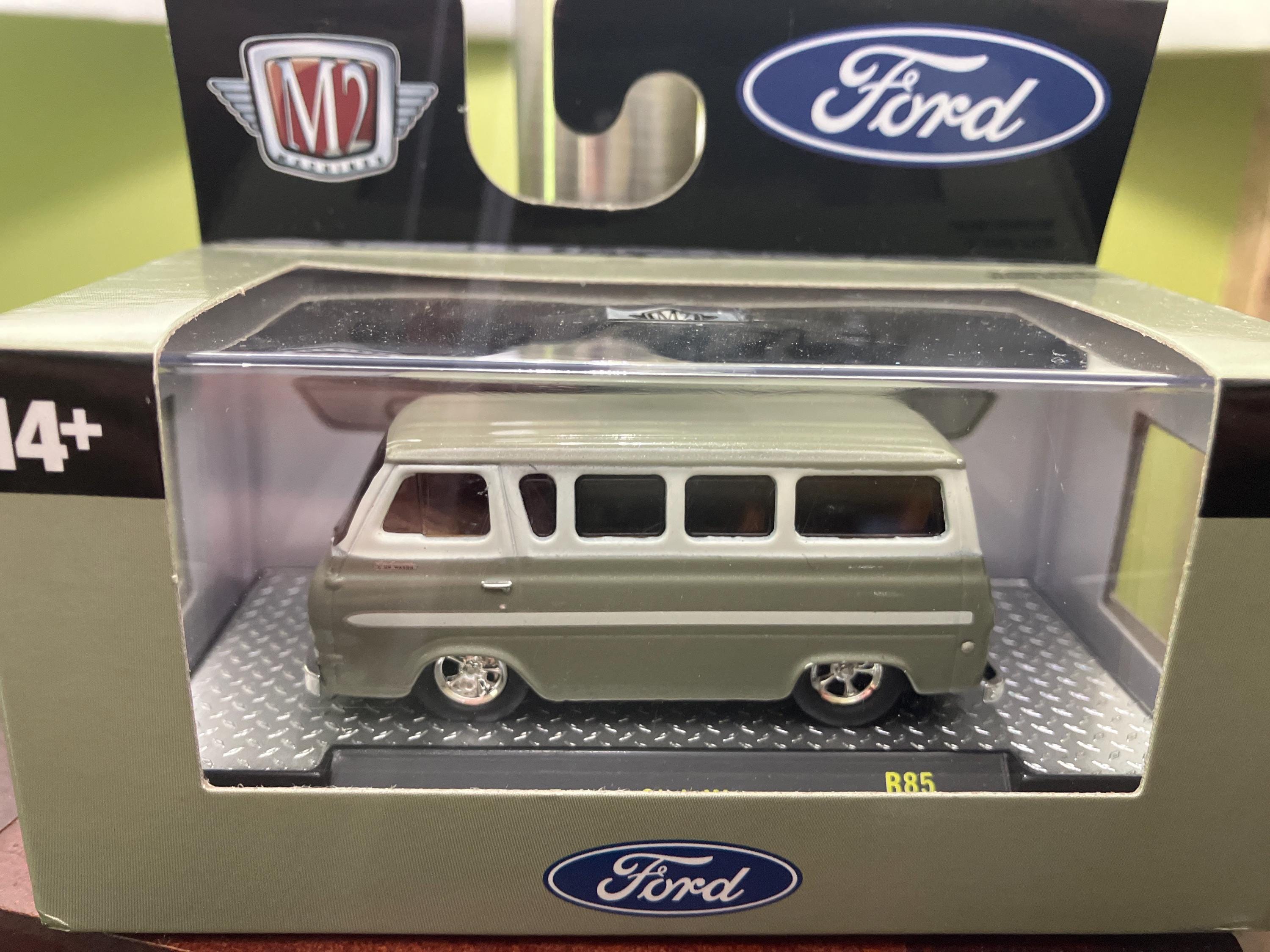 M2 Machines 1965 Ford Falcon Club Wagon -1/64 Limited Edition