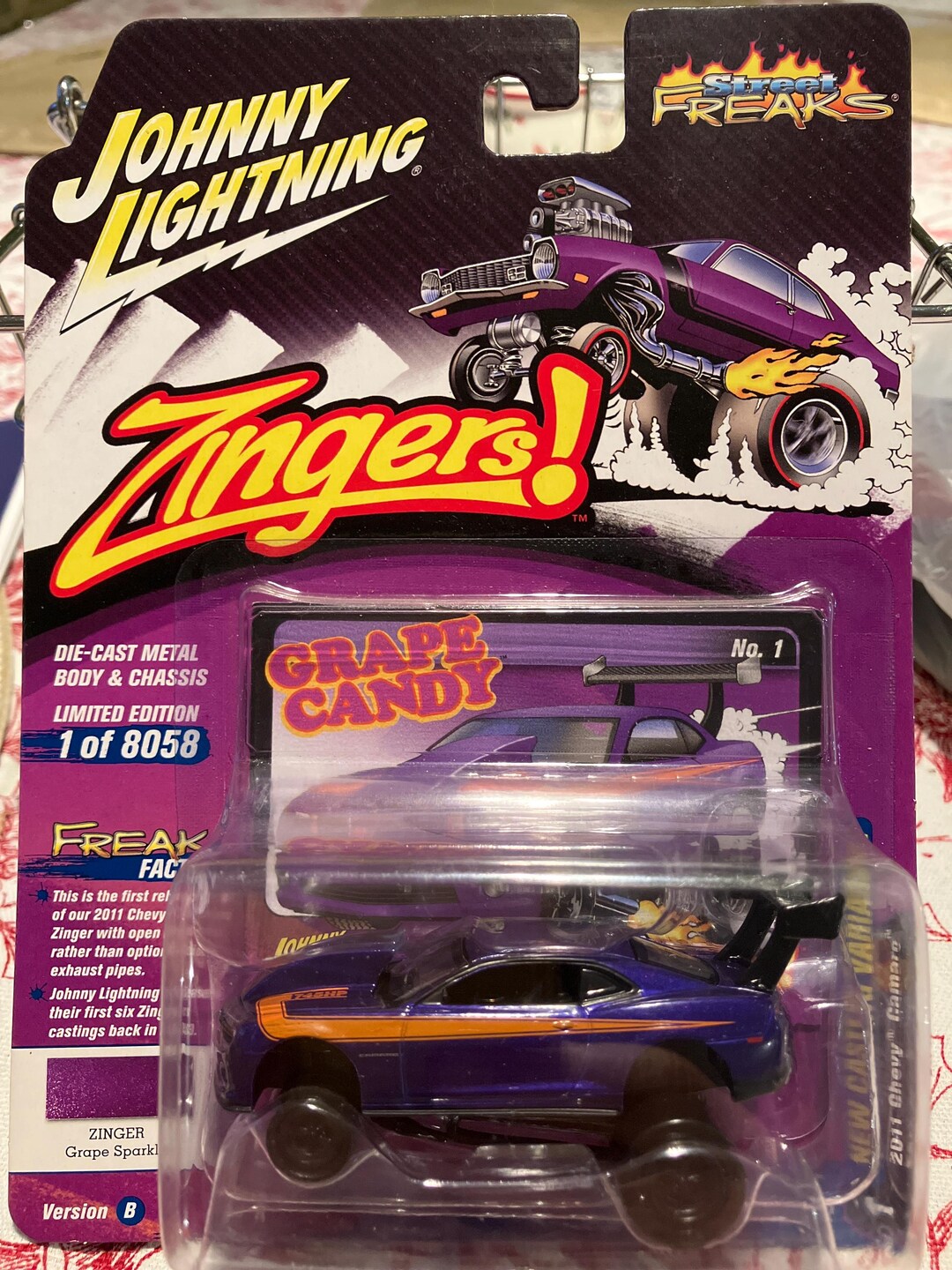 Johnny Lightning 2011 Chevy Camaro Zingers diecast Car 1 64 Limited Johnny Lightning 2011 Chevy Camaro Zingers diecast Car 1 64 Limited