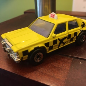 1987 Matchbox Ford LTD-1/69 diecast car Airport Taxi