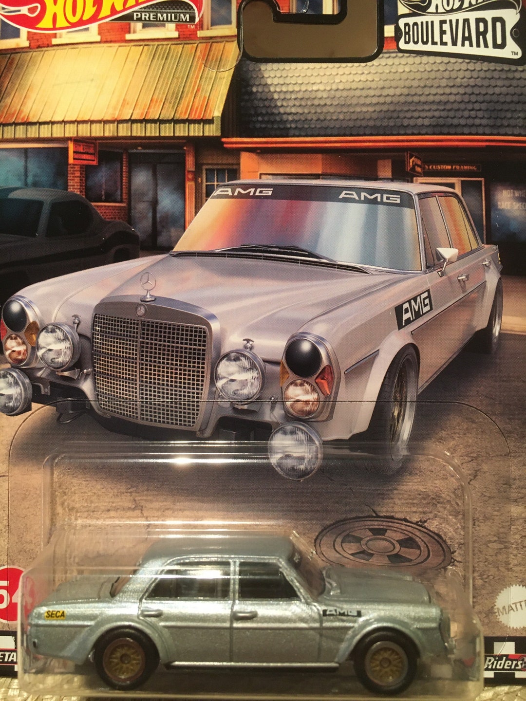 Hot Wheels Boulevard Mercedes Benz 300 SEL 6.8 AMG-1/64 Diecast