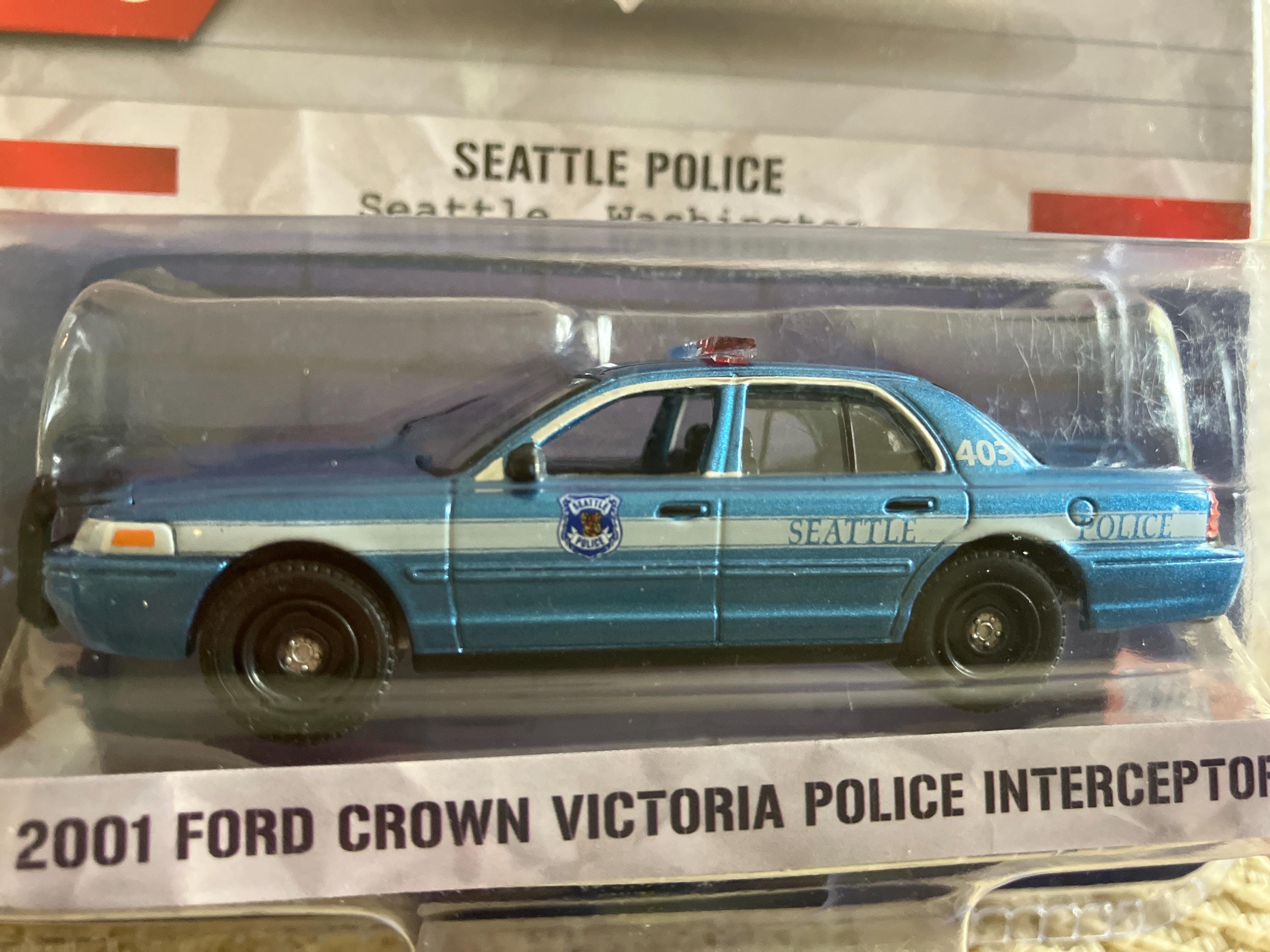 グリーンライト2001 FORD CROWN VICTORIA Greenlight 2001 Ford Crown Victoria Police Interceptor 1/64
