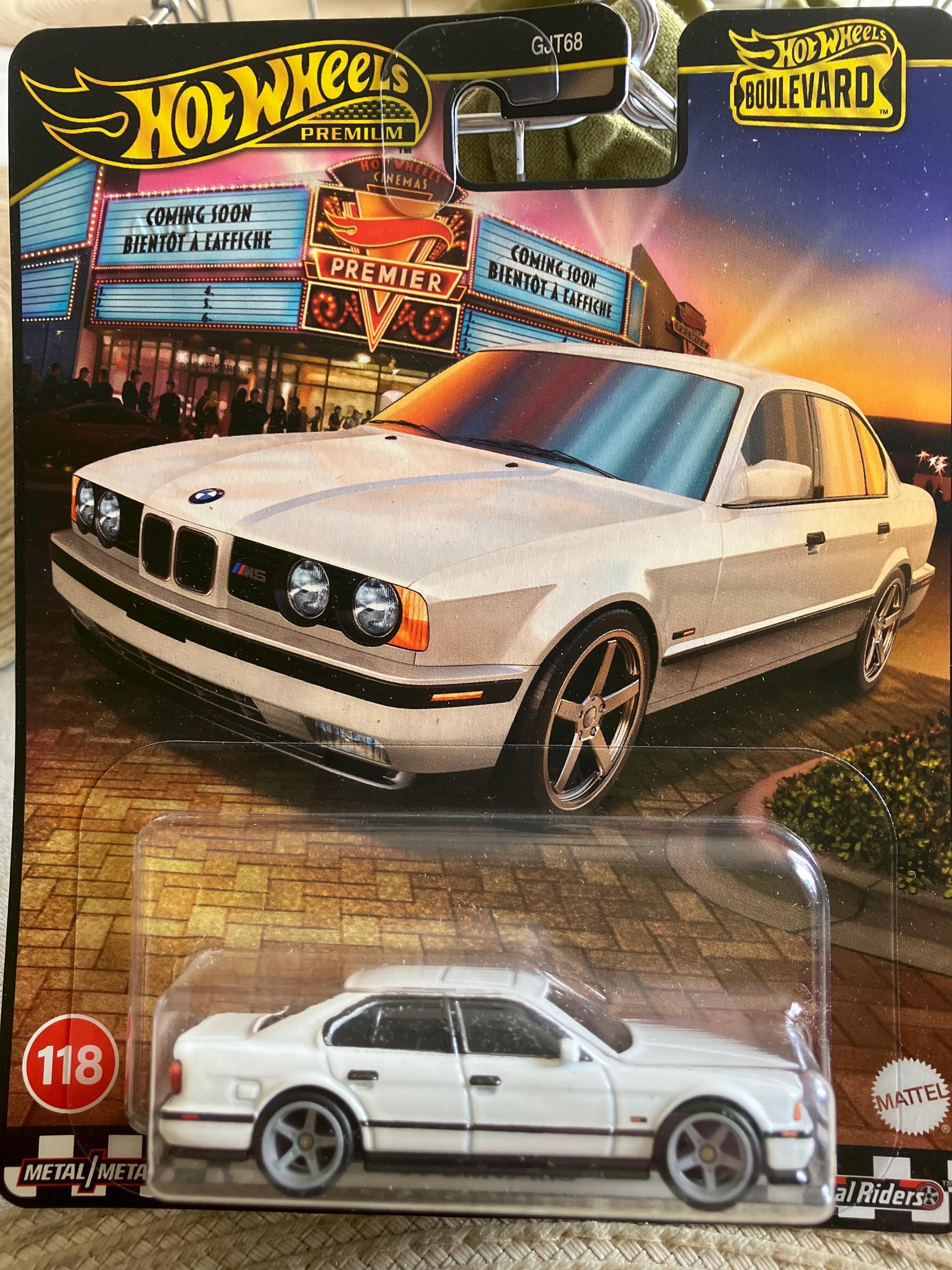 ミニカー BMW 733i 1977 Gold llic 1/43 BMW 733i (e23) Gold Metallic 1:43 431023100 MINICHAMPS