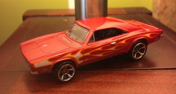Hot wheels 69 cheap dodge charger 2004