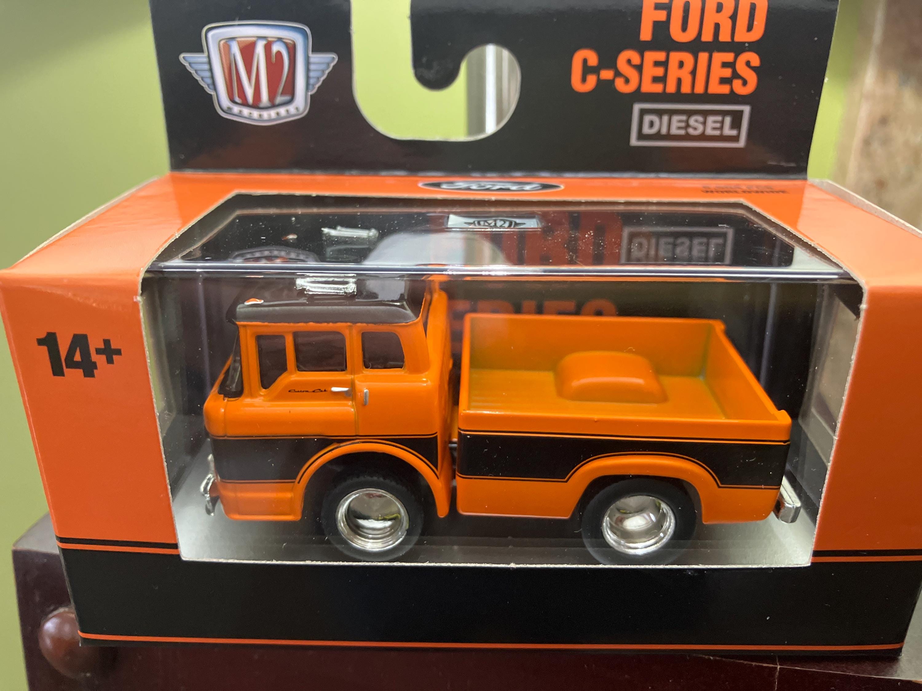 M2 Machines 1970 Ford C 600 Diesel Truck -1/64 Diecast Car,limited