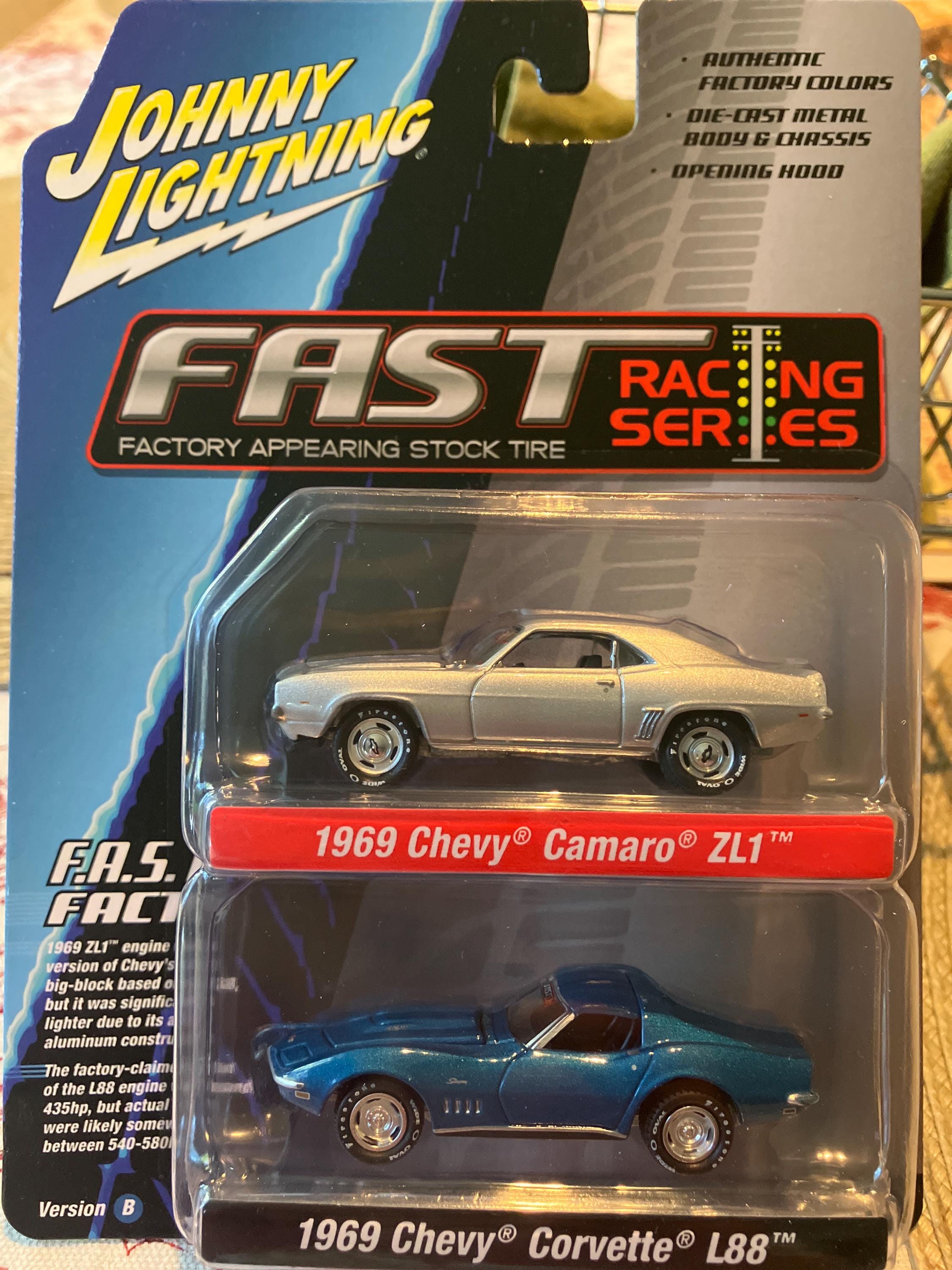 Johnny Lightning 1969 Chevy Camaro ZL1 and 1969 Chevy Corvette L88