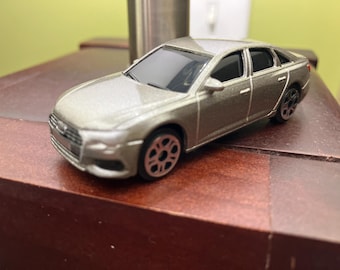 Motormax 1:18 Audi A8 Diecast Car | Metallic Gray 2004 Model