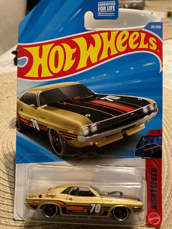 Hot Wheels'70 Dodge HEMI Challenger 1/64 Diecast Car - Etsy