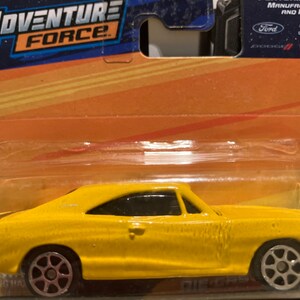 Maisto 1969 Dodge Charger R/T diecast car 1/64