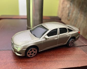 Motormax 1:18 Audi A8 Diecast Car | Metallic Gray 2004 Model