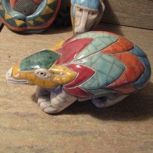 Armadillo Raku Keramik, handgefertigt und signiert