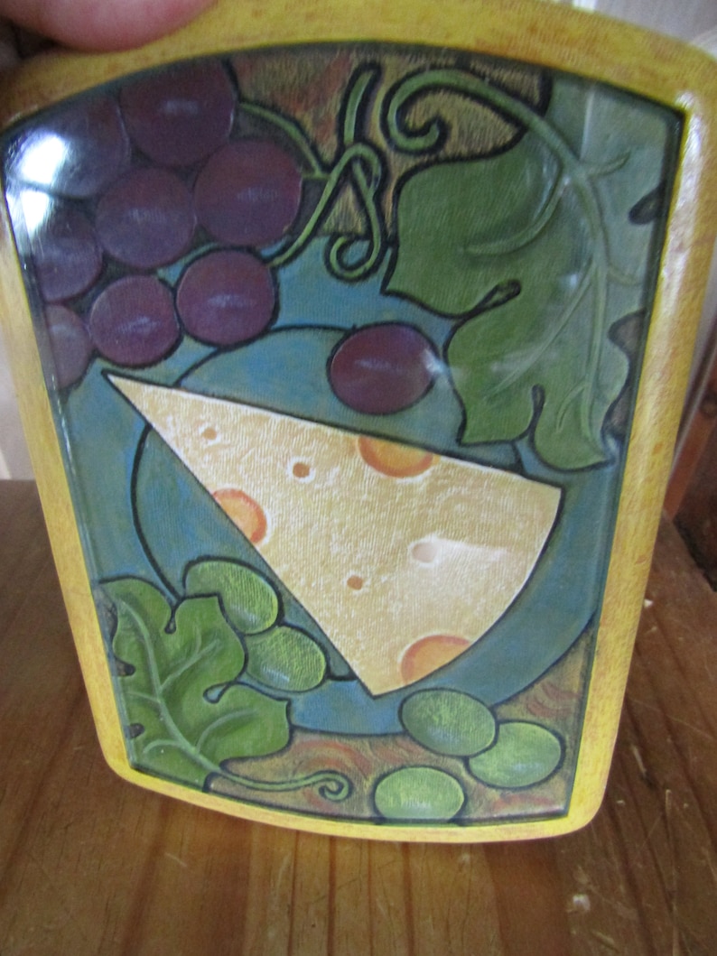 Fromage Resin Board with Grapes /& Vines