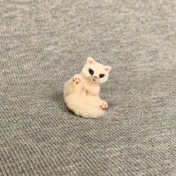 Puppenstube/Puppenhaus #14# ,Maßstab 1:12,Miniatur f.d Katze sitzend 1