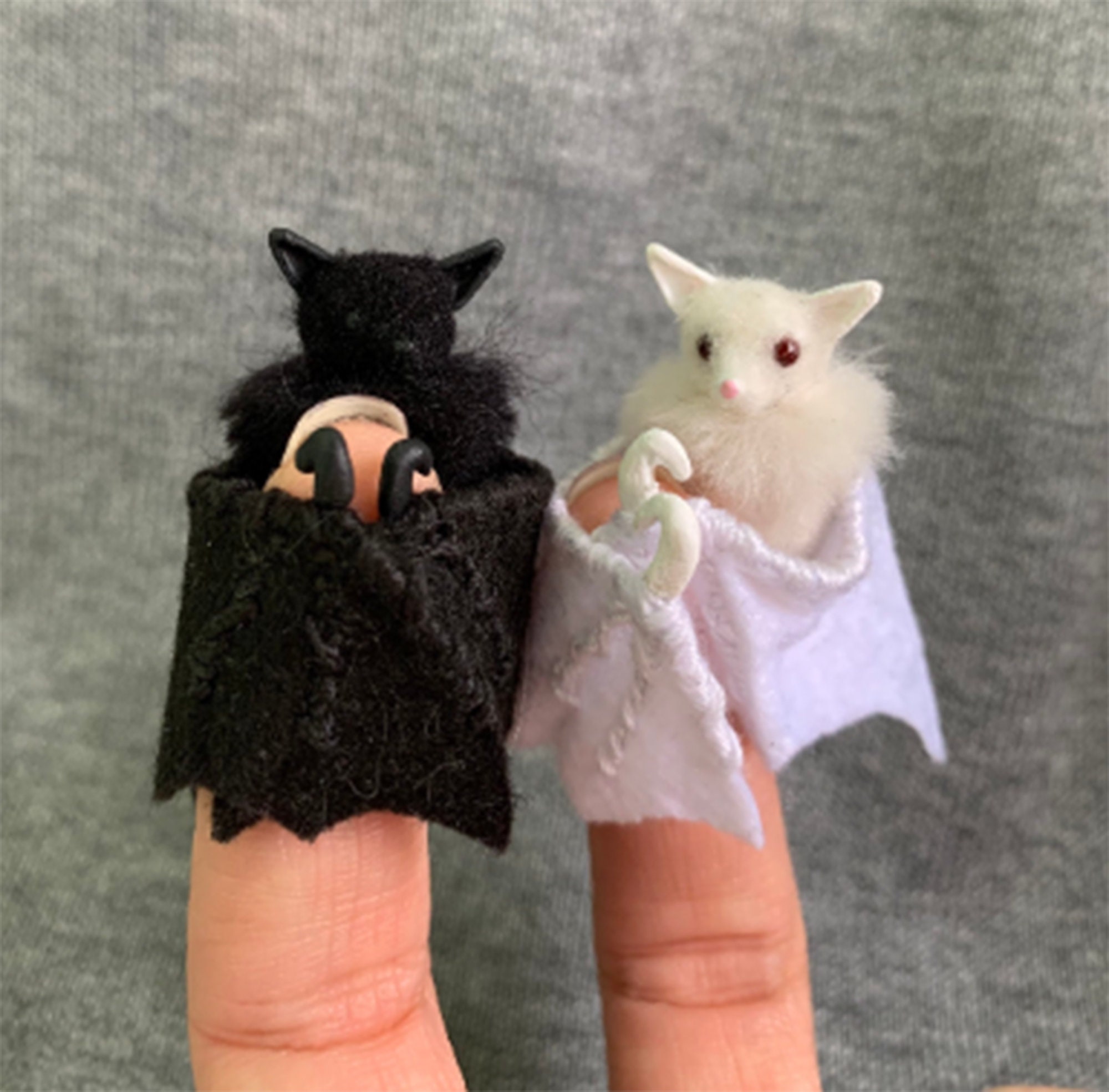 Chauve Souris Albinos Sur Une Echelle 1 12 Dollhouse Cadeau Etsy France