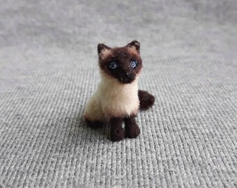 Puppenhaus Miniatur Siamkatze im Maßstab 1:12 Geschenk für Katzenliebhaber