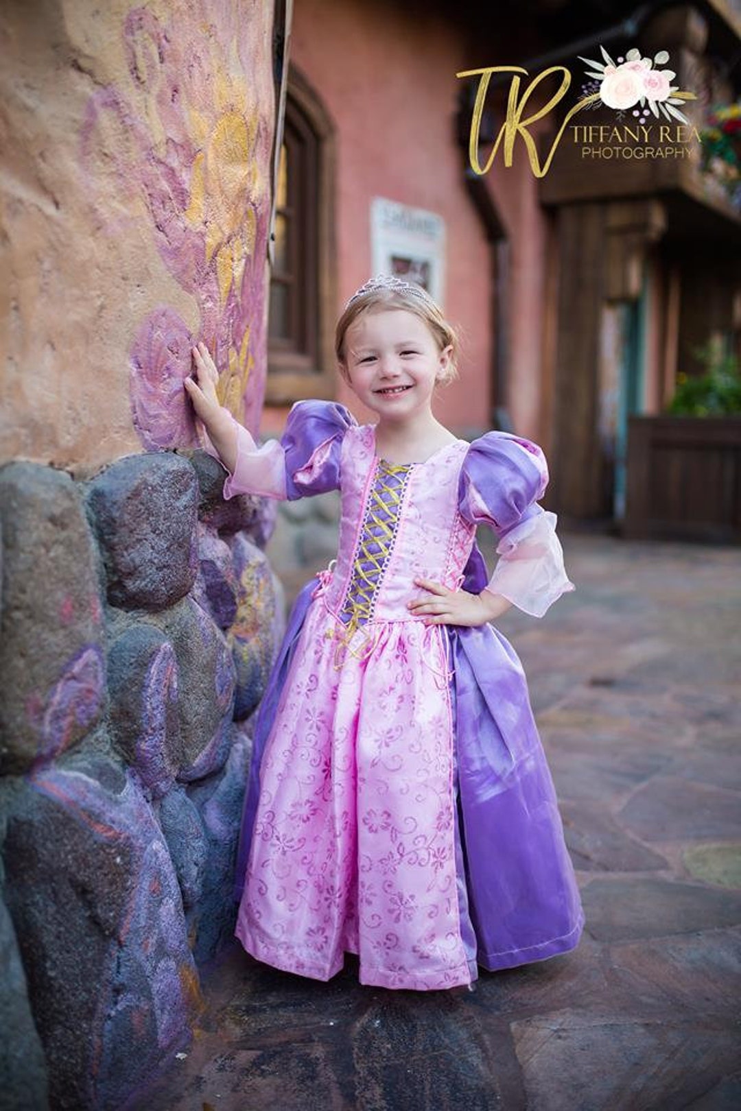 Déguisement Raiponce Disney Store taille 5-6 ans robe princesse violet  tulle fleurs - Déguisements/Taille 4 à 6 ans - La Boutique Disney