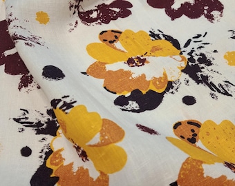 Softened floral pattern linen fabric, medium weight linen with flowers, 205 GSM. Washed linen fabric by the meter, linen fabric by the yard