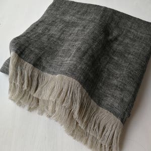 Dubbelsidig linnefilt, fransad linnefilt, linnepläd, svartgråbeige linnefilt, naturlig linfilt, överkast, 240 GSM