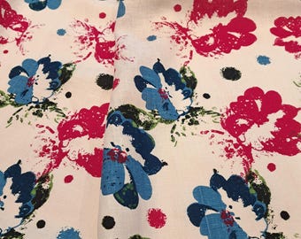 Softened floral pattern linen fabric, medium weight linen with flowers, 205 GSM. Washed linen fabric by the meter, linen fabric by the yard