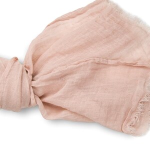 Ljusrosa linnehalsduk, linnesjal, damhalsduk, herrhalsduk, lätt halsduk, mjuk halsduk, lång linnehalsduk, sjal i presentask, unisex