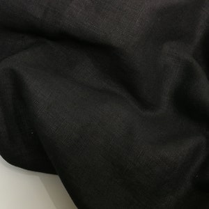 RIMANENZA: 145 x 80 cm Tessuto di lino, lino lavato, 190gsm, colore nero. Tessuto di lino a metraggio, lino tagliato su misura