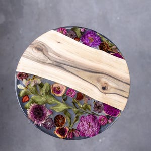 Floral Resin Side Table with Dried Flowers & Wallnut Wood – Modern Coffee Table And Unique Home Decor