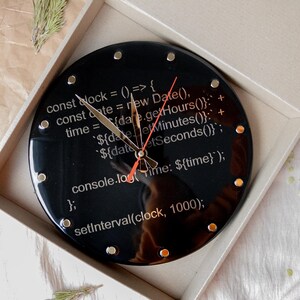 The ultimate coding gift: a handmade resin clock blending style and functionality