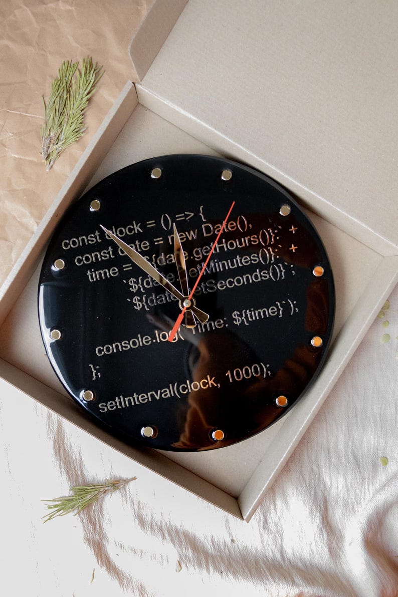 The ultimate coding gift: a handmade resin clock blending style and functionality