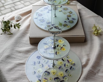 Alzata per torta in resina con viole secche / Vassoio da portata per dessert / Delizia da portata a due livelli