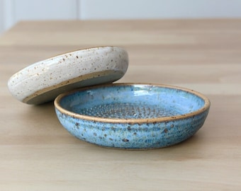 Getöpferte Knoblauchreibe Keramik klein