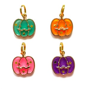 Autumn Halloween Pumpkin Star Charm / Charms Trick or Treat Bag Spider Skull Ghost Keyring PetID ID Tag Fall Decorations Bat Skeleton Skelly