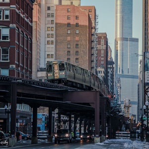 Chicago city L train in the loop