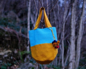 Ochre and turquise medium Susù bag.Original mochila Wayùu with handles, handwoven crochet tote bag, boho chic bag from Colombia. Rare piece.